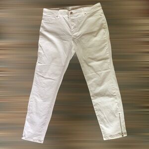 White House black Market Mid rise Crop Jeggings !!